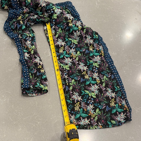 Anthropologie Floral Cropped Pants with Blue Accents - Picture 5 of 7